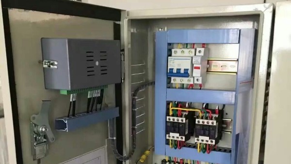 風機控制箱放在隔壁房間【千亞電氣】